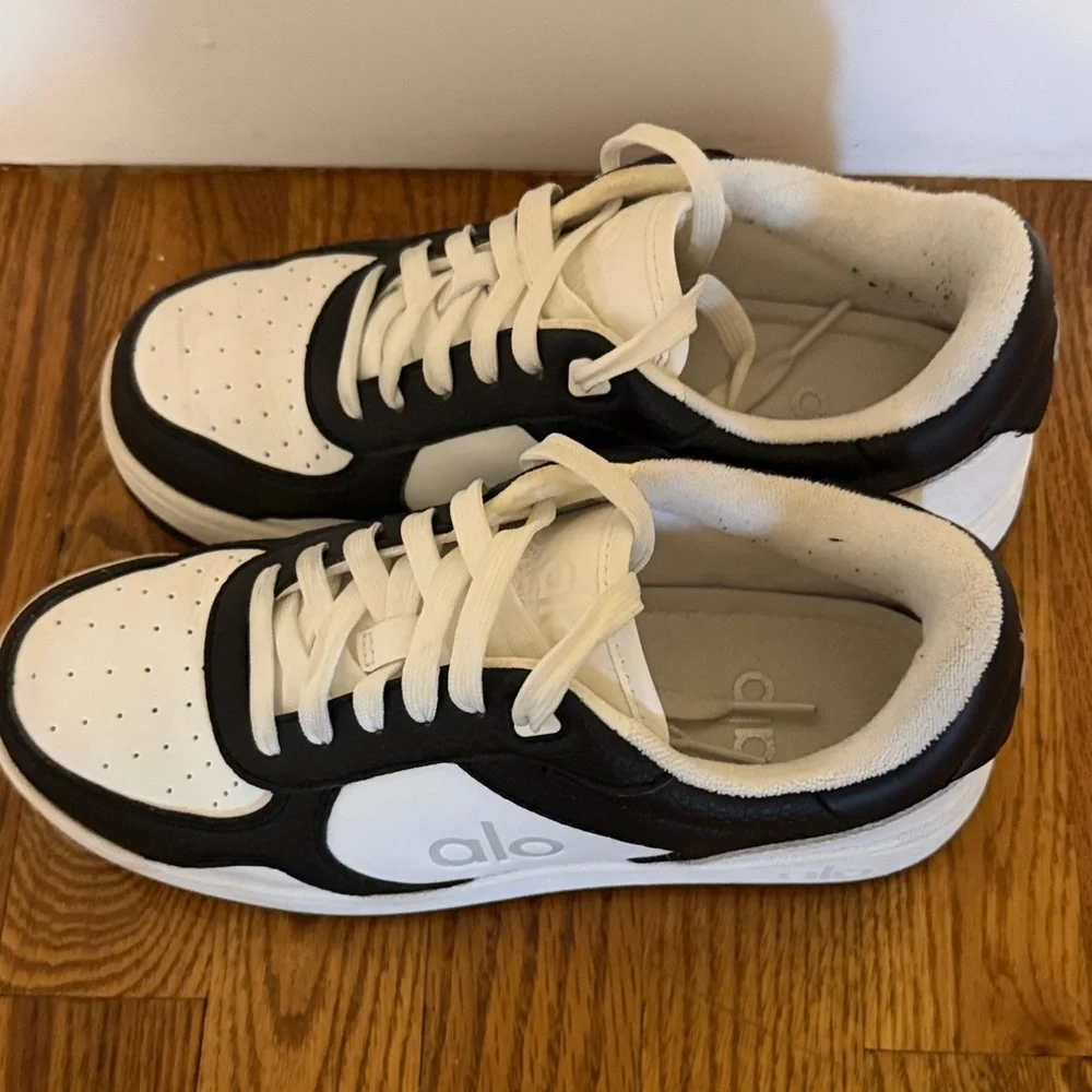 ALO Yoga Black and White UNISEX Athletic Sneakers - Picture 2 of 5